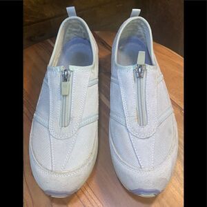Easy Spirit light gray.  Inv 5204